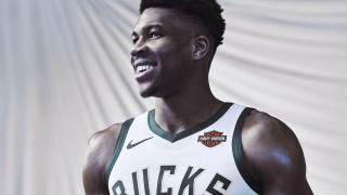 Επέκταση συμβολαίου για 5 χρόνια με τους Μπακς υπέγραψε ο Γιάννης Αντετοκούνμπο