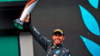 Ανανεώνει με την Mercedes ο Χάμιλτον