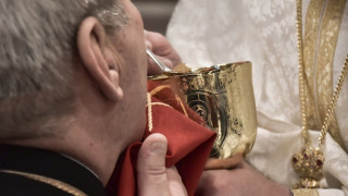 Παλαιοημερολογίτης δεσπότης καλεί πιστούς να κοινωνήσουν στα κρυφά