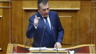 Βρούτσης: Τι ισχύει για 800 ευρώ, δώρο και μείωση ενσήμων