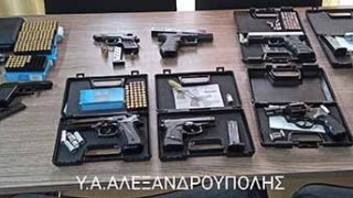 Έβρος: Κατασχέθηκαν 11 πιστόλια κρότου, 2 περίστροφα και 295 φυσίγγια κρότου