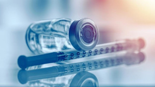 Ιταλία: Προσφεύγει νομικά κατά Pfizer και Astrazeneca για τις καθυστερήσεις των εμβολίων