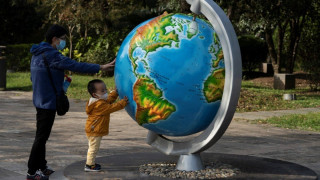 Ένας χρόνος covid-19: Η διαδρομή και τα αναπάντητα ερωτηματικά