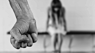 Λάκατας: «Εκτός από τη σεξουαλική βία, υπάρχει και η ψυχολογική»