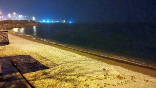 Καλαμίτσα Καβάλας: Νεαρός βούτηξε στη θάλασσα εν μέσω χιονόπτωσης!