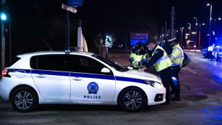 Άνω Βούλα: Αυτοκίνητο έπεσε πάνω σε αντλίες βενζινάδικου