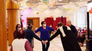 Πάρτι συνταξιούχων στο Ισραήλ μετά τη δεύτερη δόση του εμβολίου