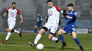 Απέδρασε από τους «Ζωσιμάδες» ο Βόλος, έσπασαν τα δοκάρια στο Αγρίνιο