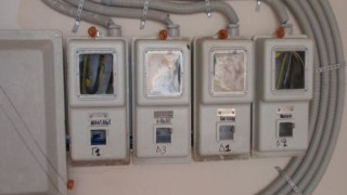 Καταγγελία: Συνεργείο του ΔΕΔΔΗΕ έκοψε το ρεύμα σε οικογένεια με άνεργο και καρκινοπαθή πατέρα