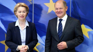 Σολτς για Φον ντερ Λάιεν: «Τα έκανε σκ@τ@ με τα εμβόλια»