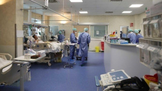 Συγκινητικό βίντεο: Δάκρυα από γιατρούς και ασθενείς του Νοσοκομείου Λαμίας στο άκουσμα του Εθνικού Ύμνου