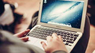 Έτσι κάνεις τον Chrome να δείχνει κάθε ιστοσελίδα σε dark mode