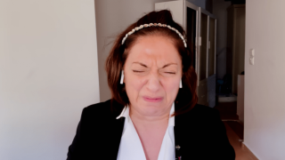 Η Μουτίδου τρολάρει τη Μενδώνη: «Δεν ήξερα καν τον πρωθυπουργό»