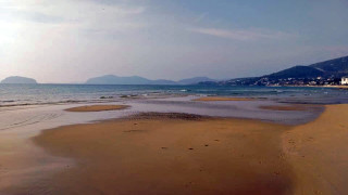 «Τραβήχτηκε» η θάλασσα στην Καβάλα!