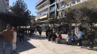 Στους δρόμους οι Τρικαλινοί -Τρέμει η γη, έκλεισαν υπηρεσίες