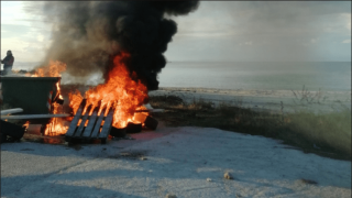 Ένταση στην παραλία Νικήτης κατά την άφιξη του εκσκαφέα!