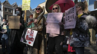 Ολλανδία: Ιερόδουλες διαδήλωσαν ζητώντας άρση των περιορισμών λόγω κορωνοϊού