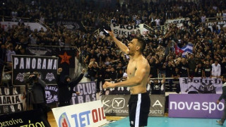 Το μήνυμα του κόσμου και  η θριαμβεύτρια ομάδα βόλεϊ