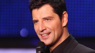 Το "Άξιον Εστί" θα ερμηνεύσει ο Σάκης Ρουβάς!