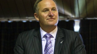 Νεοζηλανδός πρωθυπουργός: «Συγγνώμη που σου τράβαγα έξι μήνες τα μαλλιά»