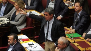 Πρωτοφανής ένταση στη Βουλή στη συνεδρίαση για την ΠΝΠ