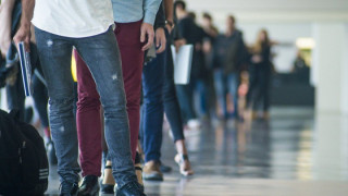 Πρόβλεψη-σοκ για ανεργία πάνω από 10% το 2024 - Πώς «φρενάρει» τις αυξήσεις μισθών