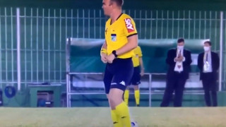 ΕΠΟΣ: Διαιτητής έκανε την... ανάγκη του στην σέντρα του γηπέδου!