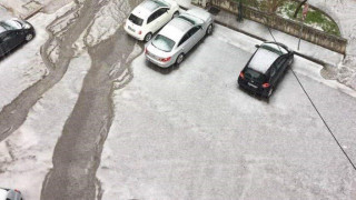 Χαλάζι άσπρισε το κέντρο της Ξάνθης