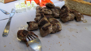 Θεσσαλονίκη: Άνοιξε το ψητοπωλείο και εξυπηρετούσε 12 πελάτες