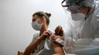 Βόμβα στον ΕΟΦ: Παραίτηση καθηγητή για το εμβόλιο της Astra Zeneca