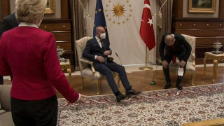 Διπλωματικό «πόλεμο» προκάλεσε το «Sofagate»