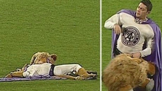 Η… μεθυσμένη μασκότ της Αούστρια Βιέννης! (Video)