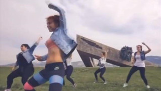 Φυλάκιση σε Ρωσίδες για τον αισθησιακό χορό μπροστά σε μνημείο Β' Παγκ. Πολέμου