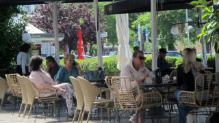 «Party» στο Twitter με την απόφαση Χαρδαλιά για απαγόρευση της μουσικής στην εστίαση