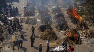 Ο Μόσιαλος εξηγεί γιατί ξέφυγε η κατάσταση με τον κορωνοϊό στην Ινδία