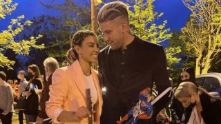 Με λαμπάδα... σούπερμαν ο Πασχαλάκης την Ανάσταση!