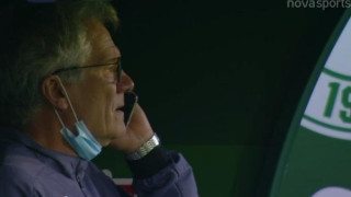 Απίστευτο κι όμως ελληνικό! Ο Μπόλονι μιλάει στο τηλέφωνο εν ώρα αγώνα!