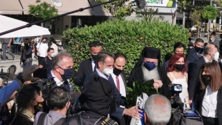 Ο Μητσοτάκης στην Καλαμαριά, συνθήματα από μέλη συνδικάτων!