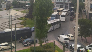 «Απόβαση» οπαδών του ΠΑΟΚ στην Αθήνα: Πέντε πούλμαν έφτασαν στον Πανελλήνιο Σύνδεσμο
