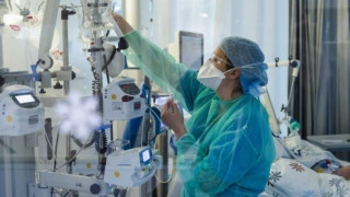 Κορωνοϊός: Αποσωληνώθηκε ο 17χρονος στον «Ερυθρό Σταυρό»