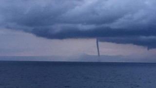 Εντυπωσιακό: Υδροστρόβιλος «χτύπησε» τη Χαλκιδική!