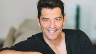 Σάκης Ρουβάς: Επιστρέφει στην τηλεόραση-Τι ντοκιμαντέρ ετοιμάζει