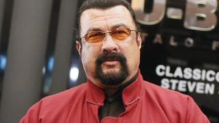 Ο Στίβεν Σιγκάλ έγινε μέλος κόμματος που πρόσκειται στο Κρεμλίνο!