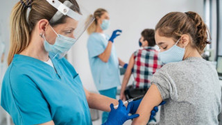 Κορωνοϊός: Τι ισχύει για τον εμβολιασμό παιδιών 12-15 ετών