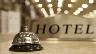 Καταγγελία για ξενοδοχεία στην Κρήτη: Ποινική ρήτρα για να μην φύγουν οι υπάλληλοι, αν παραιτηθούν θα δώσουν στην επιχείρηση 5.000 ευρώ