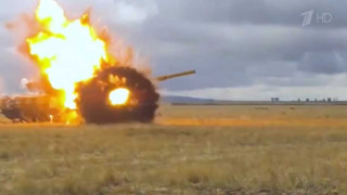 T-72: Το ρωσικό τανκ που αναχαιτίζει αντιαρματικό πύραυλο – Εντυπωσιακά πλάνα [vid]