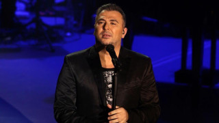 Η μαμά του Αντώνη Ρέμου τραγουδά live “στον αέρα