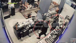 Θεσσαλονίκη: Εικόνες που σοκάρουν από τις ληστείες των κουκουλοφόρων