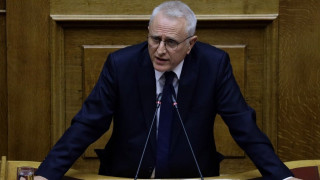 Τρολάρισμα Ραγκούση στη Βουλή: «Πακιστανικό είναι το κινητό;»