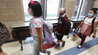 Γερμανία: «Μη ρεαλιστική» η ανοσία της αγέλης